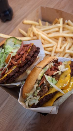 Vegan Bacon Burger at Goldies in Frankfurt