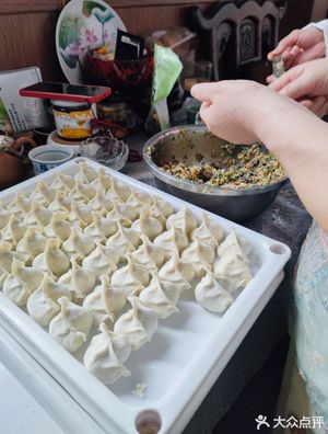 Making the filling of the "Eight-treasures dumplings" at Eight Treasures Handmade Dumplings (Mom's Love) - 八珍手工水饺（妈妈的爱） in Suzhou