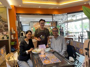 Andy Teo is the really nice boss😄 at Roots & Seeds in Kuching