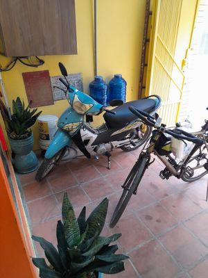 Parking outside at the front of the restaurant at Tự Tại in Ho Chi Minh City
