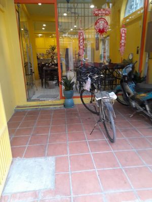 Looking in at Tự Tại in Ho Chi Minh City