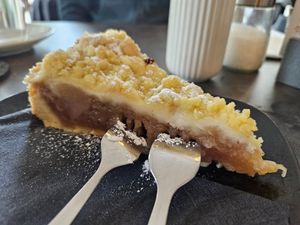 Appel and pear crumble cake at Kims Café in Neuss