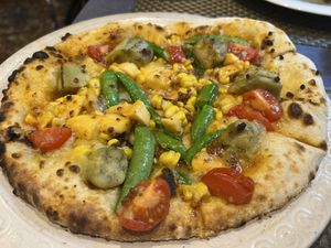 Seasonal vegetable pizza  at Vino Uno -イタリア食堂 V in Komae