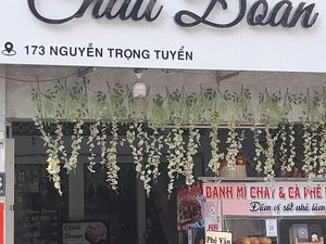 Address and the stall at Banh Mi Chay Phe Van in Ho Chi Minh City