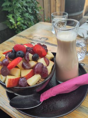Müsli mit Obst at Café Frida   in Dossenheim