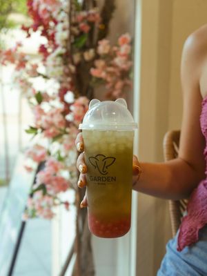 Lemonade with strawberry popping pearls  at Garden Boba in Granada