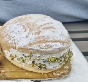 Maritozzo pistachio e panna at Panificio Brizzolari in Peschiera Del Garda