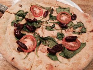 vegan pizza w spinach, black olives & tomatoes at Mellow Mushroom in Chattanooga