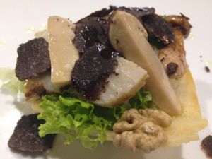 Crunchy basket with local Shaxi matsutake mushrooms and local Shaxi truffles at Hungry Buddha - Maybe closed in Shaxi