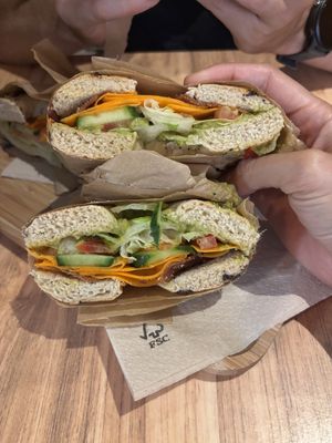 Bagel VG supplément bacon vegan  at Green Bagel Cafe in Avignon