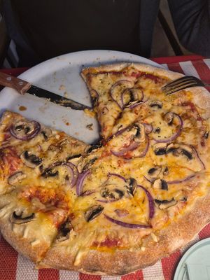 Pizza yummy 😋 😍 at Dreamview Restaurant in Tenerife