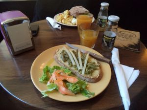 Bread with chickpea hummus and vegetables at Entre Pedras in Santiago De Compostela