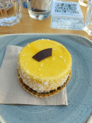 Sablé breton con crema de limón y chantilly de limón at Entre Pedras in Santiago De Compostela