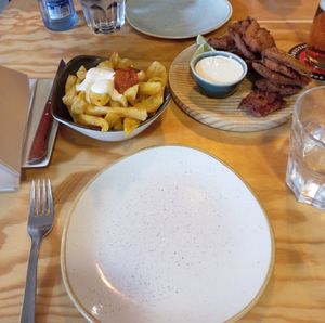 Cogumelos rebozados e patacas con salsas. at Entre Pedras in Santiago De Compostela