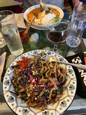 SEITÁN AO PRATO CON ENSALADA E PATACAS
Seitan with chips and salad. at Entre Pedras in Santiago De Compostela