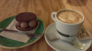 Sobre mesa de avelás con chocolate e café. at Entre Pedras in Santiago De Compostela