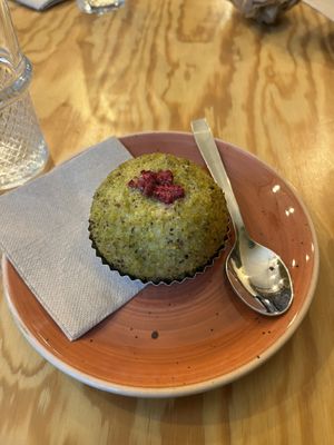 Postre de pistacho y frambuesaa  at Entre Pedras in Santiago De Compostela
