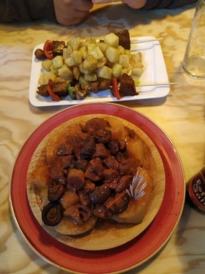 Cogumelos a feira y pinchitos morunos at Entre Pedras in Santiago De Compostela