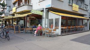 Exterior of bakery and seating. at Vier Linden - Freiestrasse in Zurich