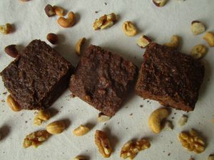 Deliciosos brownies criollos, veganos y saludables 🌷
Preparados con harina de avena y maíz, mantequilla de maní 🥜, aceite de coco 🥥, chocolate semiamargo, panela y frut at umm - Home Bakery in Bogota