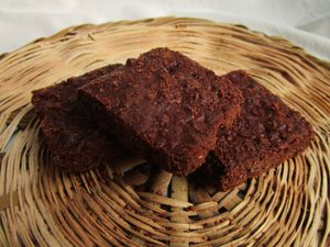 Deliciosos brownies criollos, veganos y saludables 🌷
Preparados con harina de avena y maíz, mantequilla de maní 🥜, aceite de coco 🥥, chocolate semiamargo, y panela 🎋 at umm - Home Bakery in Bogota