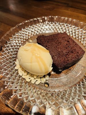 Vegan chocolate cake with burdock  at Organic Plus in Sapporo