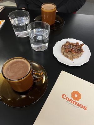 Chocolat chaud et cookiees  at Cosmos - Pâtisserie et Salon de thé in Arles