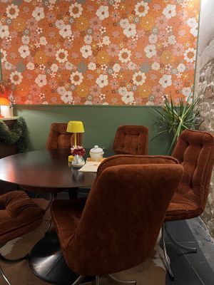 L’ambiance du lieu   at Cosmos - Pâtisserie et Salon de thé in Arles