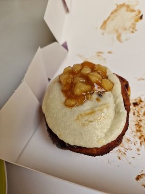 Apple roll at Have A Roll in Leuven