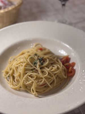 Pasta aglio olio e peperoncini  at Ristorante Convivio in Venice
