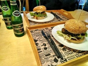 Hamburguesa de seitán y de tofu at Nova Krova in Krakow