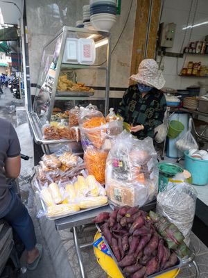 Lady worker. No English spoken at Hữu Duyên in Ho Chi Minh City