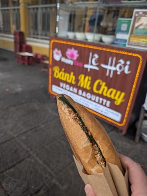 Fresh Báhn Mì at Bánh Mì Chay Lê Hội in Da Nang
