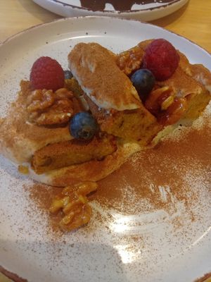 Tarta de zanahoria crema muy lograda at Nabati in Chapineria