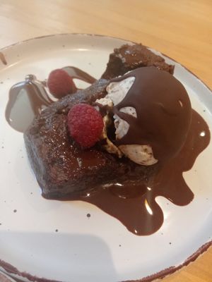 El mejor brownie de mi vida,casi como un culant at Nabati in Chapineria