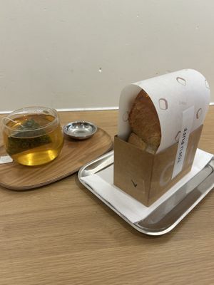 Tofu Puff 14,50€
Peppermint tea 3,50€  at Chun Café Berenstraat in Amsterdam