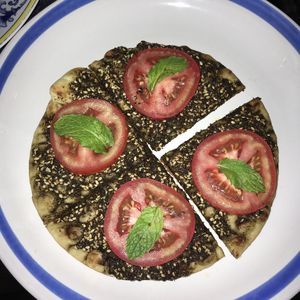 Manaeesh pizza at Lo Que Hay Cafe in Merida