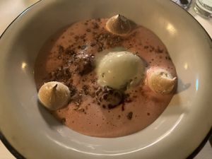 Pistache ijs met zomerfruit  at The SHOEGE in S-hertogenbosch