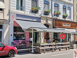 Facade at Kiji Donuts in Lyon