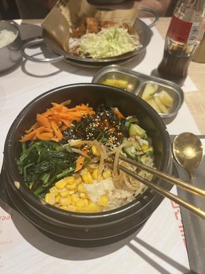 Biminibap was very good. Vegetarian but was easily made vegan. You order on the app which is clear to see allergens   at Kim's So Korean Food Centrum in Amsterdam
