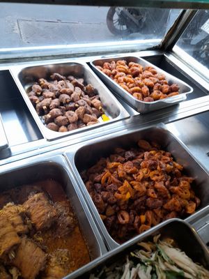 Com chay selection at Hỷ Lạc Quan in Ho Chi Minh City