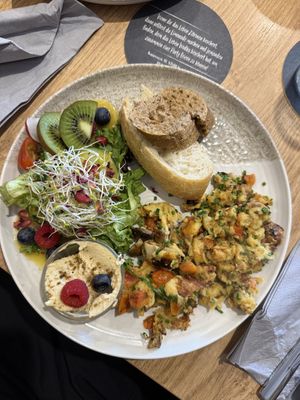 Veganes Rührei mit Pilz und Tomate   at Merkwuerdig Little Kitchen & Coffee  in Kaufbeuren