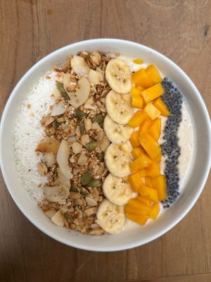 SMOOTHIE BOWL with GRANOLA at Cafe Nella Giungla in Hikkaduwa