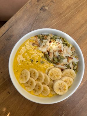 TROPICAL MANGO and COCONUT SMOOTHIE BOWL at Cafe Nella Giungla in Hikkaduwa