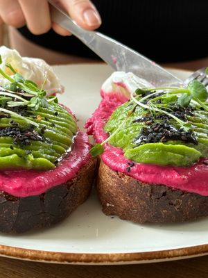 AVOCADO BEET HUMMUS TOAST at Cafe Nella Giungla in Hikkaduwa