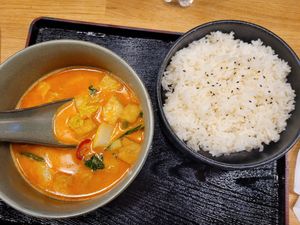 Red curry with tofu at HEL - Two Tigers in Vantaa