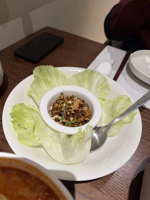 Pine nut lettuce cups  at A Wave Pure Vegetarian Food (Flower Garden Store) 一朵浪花  纯净素食(花卉园店) in Chongqing