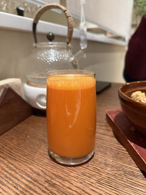 Apple carrot juicee  at A Wave Pure Vegetarian Food (Flower Garden Store) 一朵浪花  纯净素食(花卉园店) in Chongqing