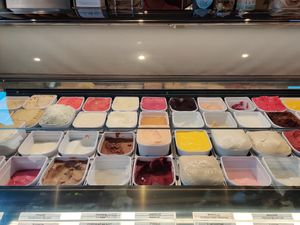 Sorbets vegan at Glacier Terre adélice Annecy in Annecy