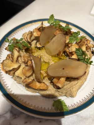 Hummus aux artichauts de Jerusalemm  at Noah in Krakow